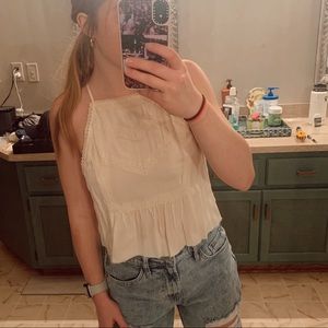 CREAM LACE DETAIL CROP TOP